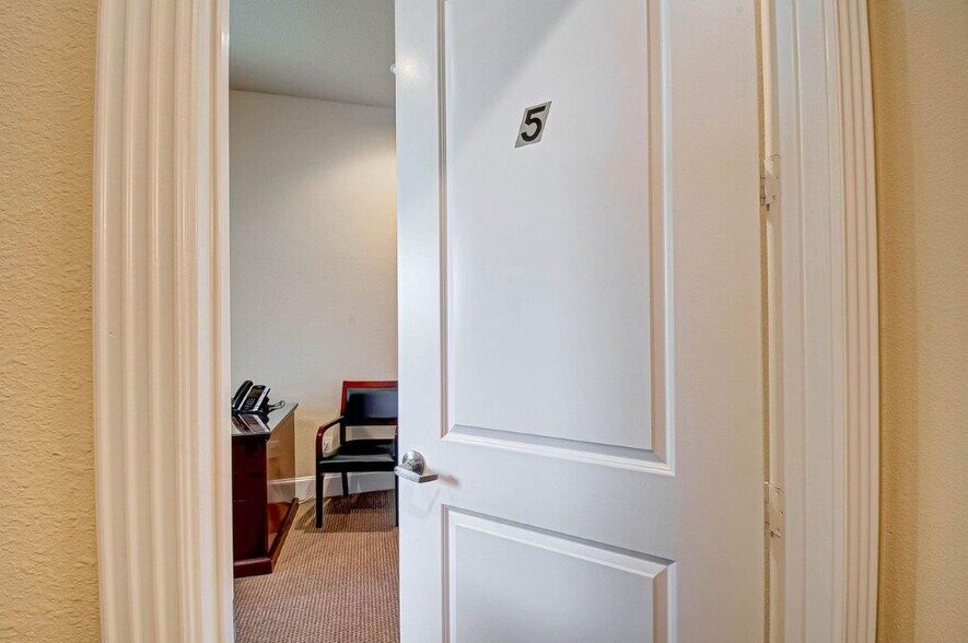 More Photos Of 303 Longmire Rd, Conroe Office For Lease