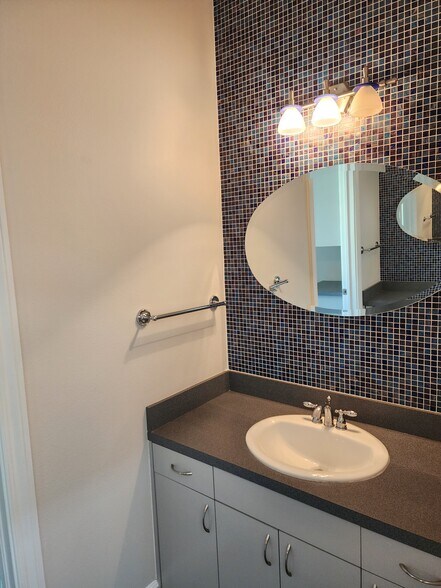 More Photos Of 3001 W Azeele St, Tampa Office For Lease