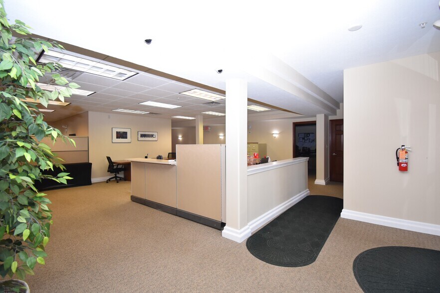 More Photos Of 972 Youngstown Kingsville Rd, Vienna Office For Sale