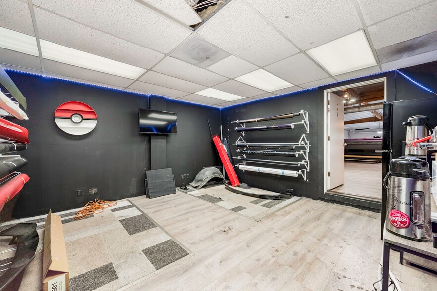 More Photos Of 23871-23899 Madison St, Torrance Showroom For Lease