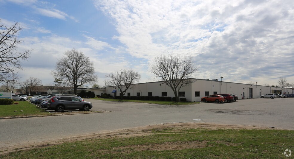 More Photos Of 325 Duffy Ave, Hicksville Manufacturing For Lease