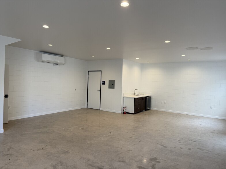 More Photos Of 738-746 E Main St, Ventura Office For Lease