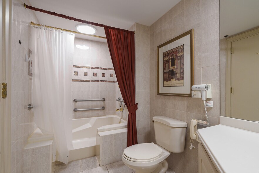 More Photos Of 425 Country Club Dr, Stockbridge Healthcare For Sale