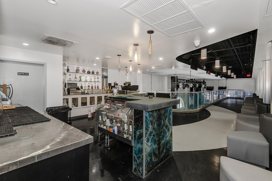 More Photos Of 145 SW 1st Ave, Fort Lauderdale Bar For Lease