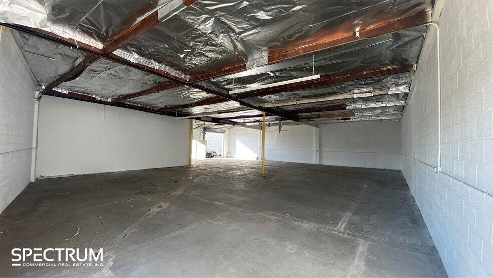 More Photos Of 18531 Eddy St, Northridge Service For Lease