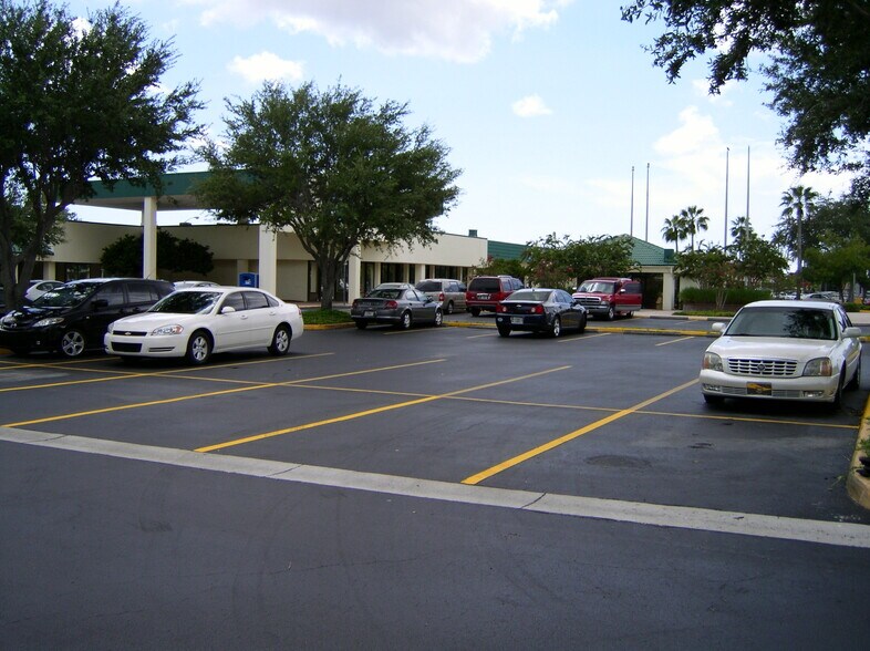 More Photos Of 5505-5805 Manatee Ave, Bradenton Unknown For Lease