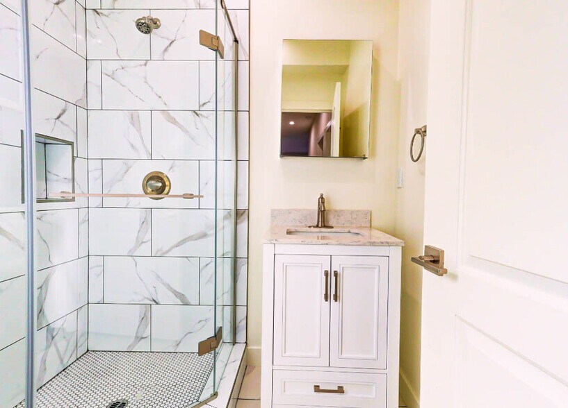 More Photos Of 1030 W 23rd St, Los Angeles Apartments For Sale