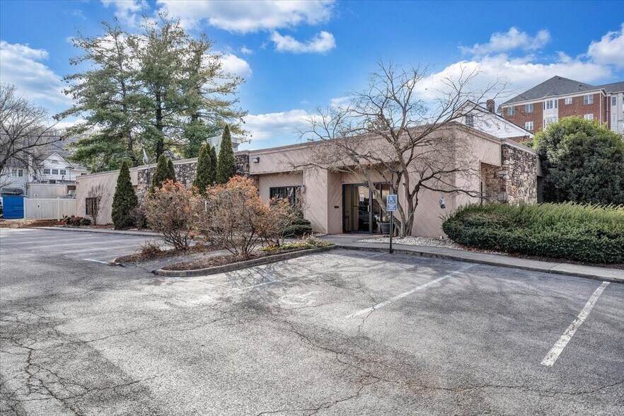 More Photos Of 2118 Rosalind Ave, Roanoke Medical For Sale