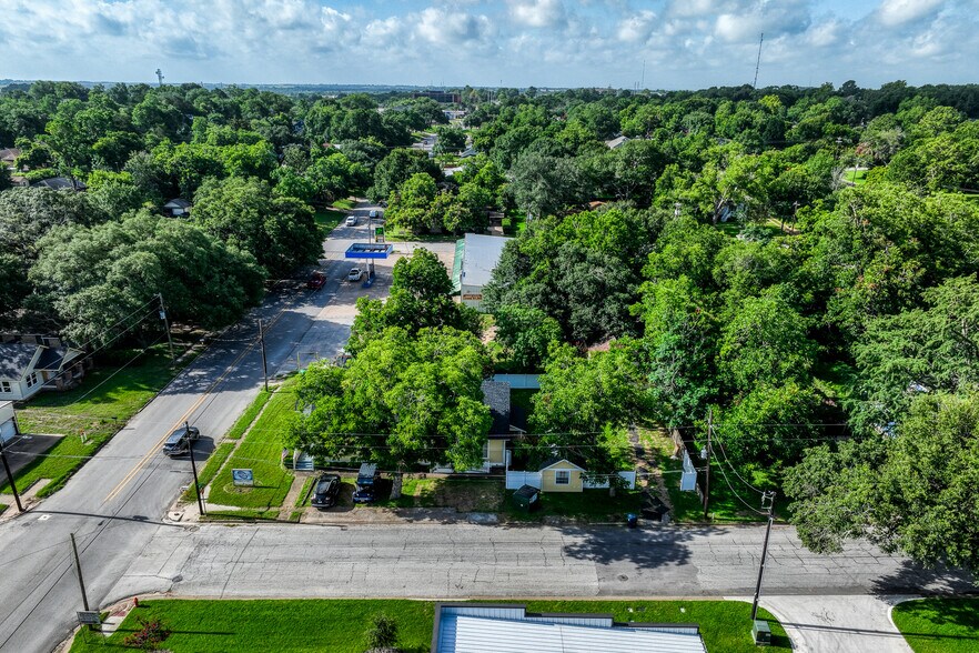 More Photos Of 1600 S Day St, Brenham Medical For Sale