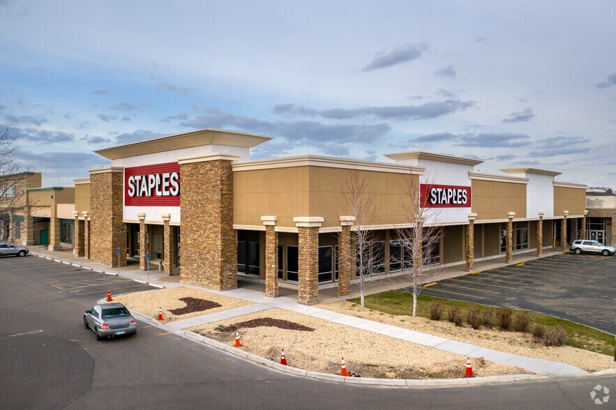 More Photos Of 2100 N Snelling Ave, Roseville Storefront For Lease