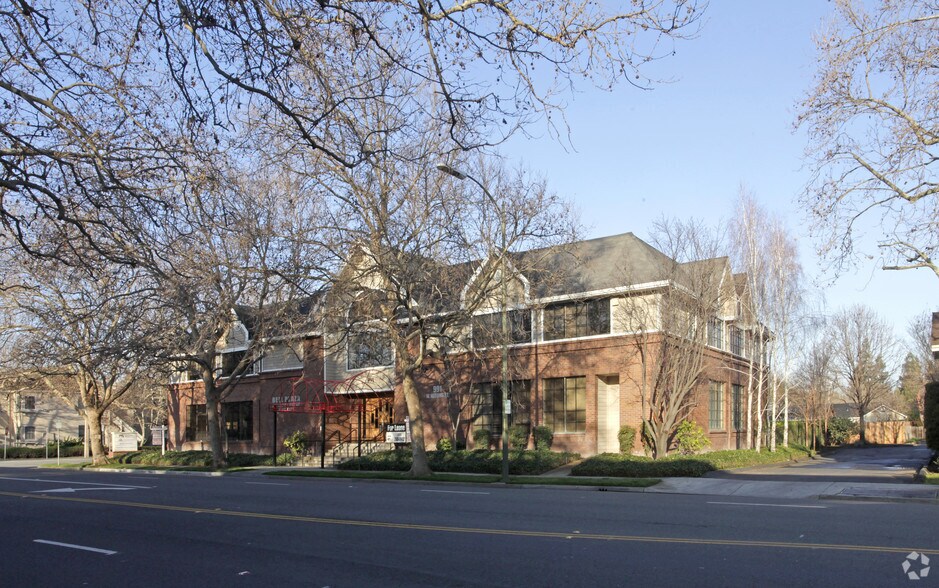 More Photos Of 991 W Hedding St, San Jose Office For Lease