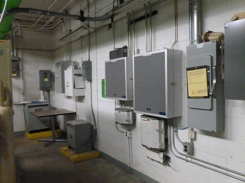 More Photos Of 31100 Plymouth Rd, Livonia Medical For Sale