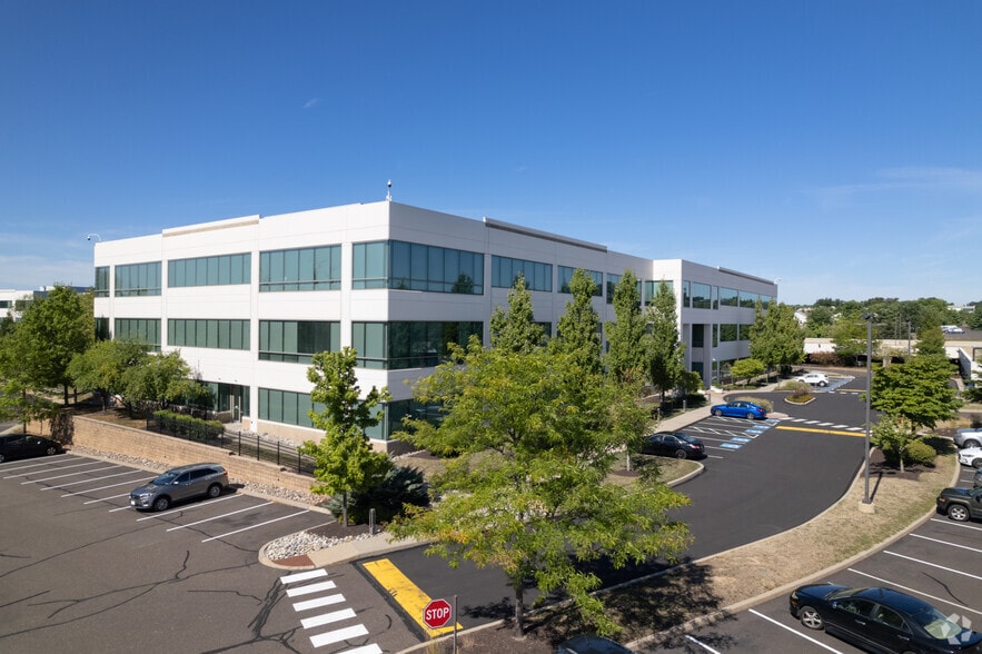 More Photos Of 7 Walnut Grove Dr, Horsham Township Office For Lease