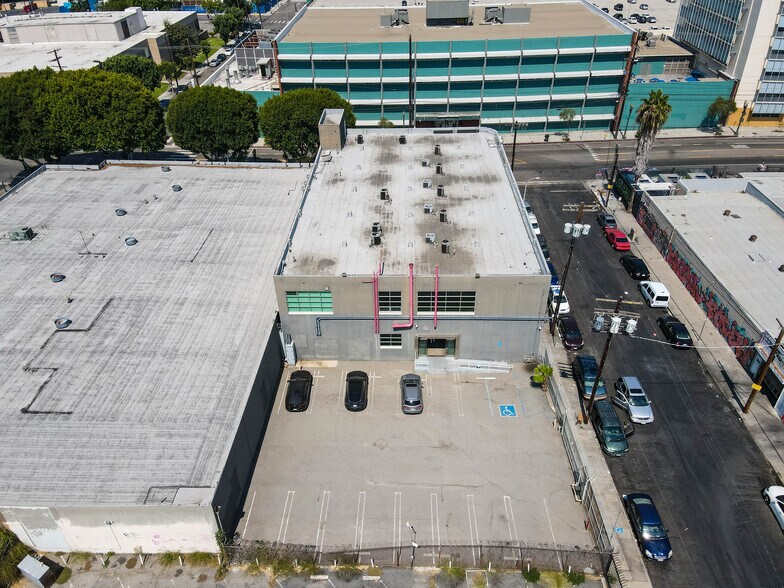 More Photos Of 2700 S Grand Ave, Los Angeles Warehouse For Sale