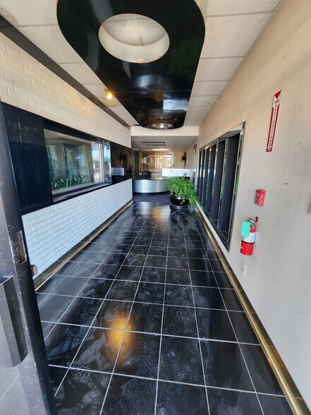 More Photos Of 2728 Williams Ave, Woodward General Retail For Lease