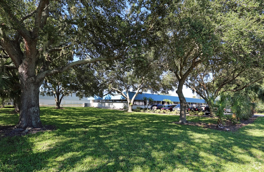 More Photos Of 2150 Whitfield Ave, Sarasota Warehouse For Lease