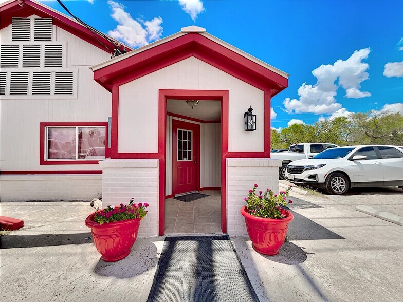 More Photos Of 3047 TX-16 Hwy, Tilden General Retail For Sale