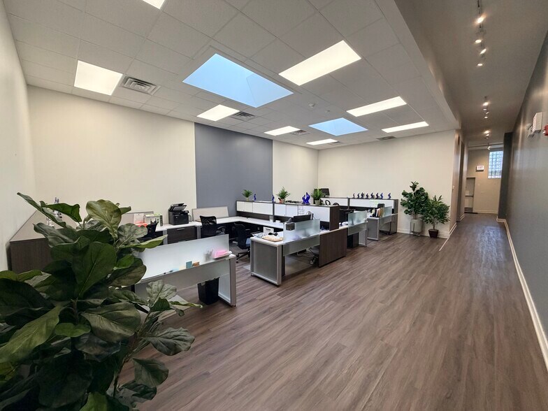 More Photos Of 1122-1126 W Bryn Mawr Ave, Chicago Storefront For Sale