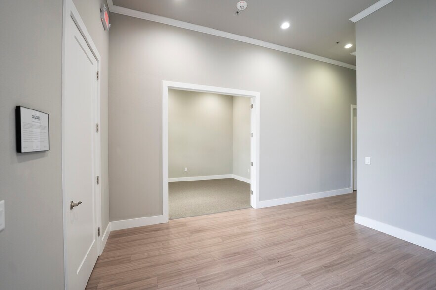 More Photos Of 1400 N Coit Rd, McKinney Unknown For Lease