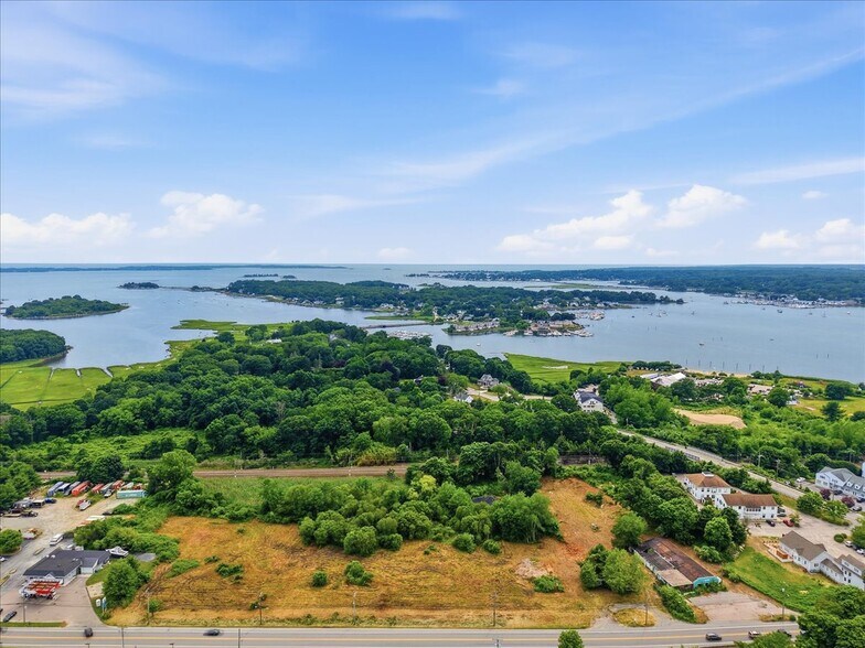 More Photos Of 16 Stonington Rd, Mystic Storefront For Sale
