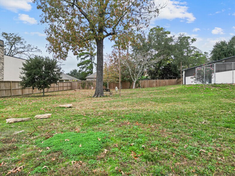 More Photos Of 119 Old River Rd, Montgomery Veterinarian Kennel For Sale