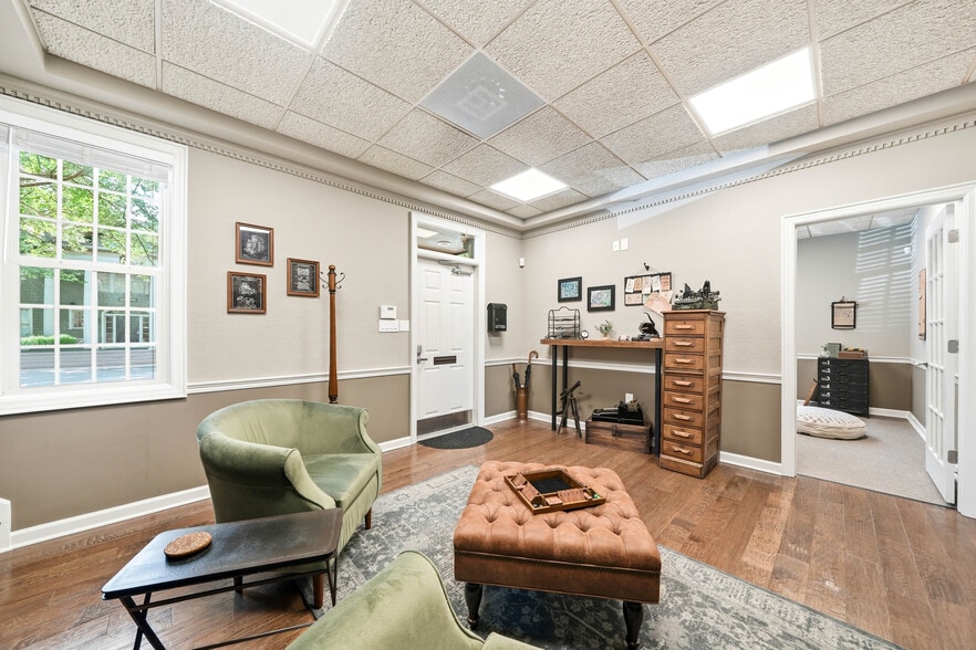 More Photos Of 9724 Kingston Pike, Knoxville Loft Creative Space For Sale