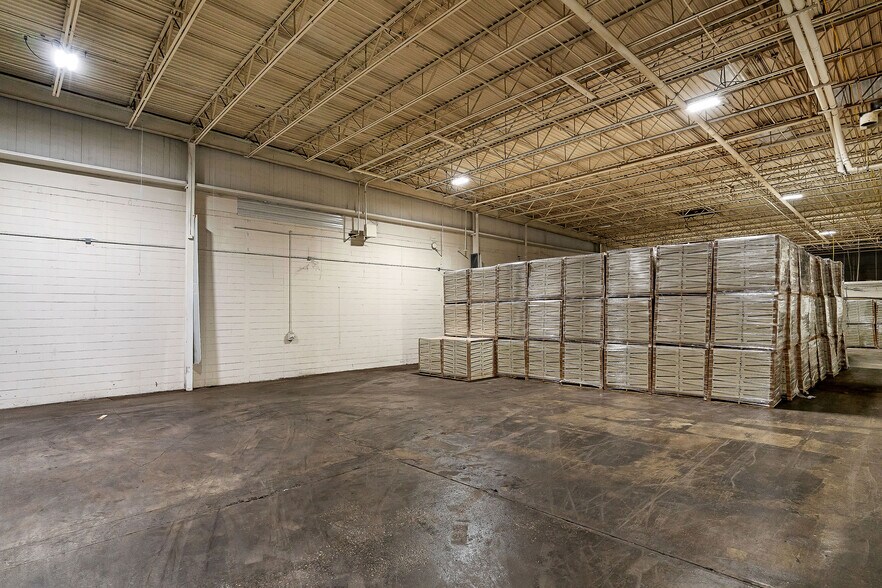 More Photos Of 204 Red Rd, McMinnville Warehouse For Sale