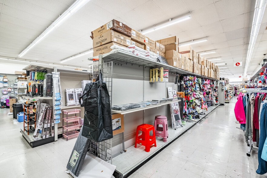 More Photos Of 509 Wyandotte St, Bethlehem General Retail For Lease