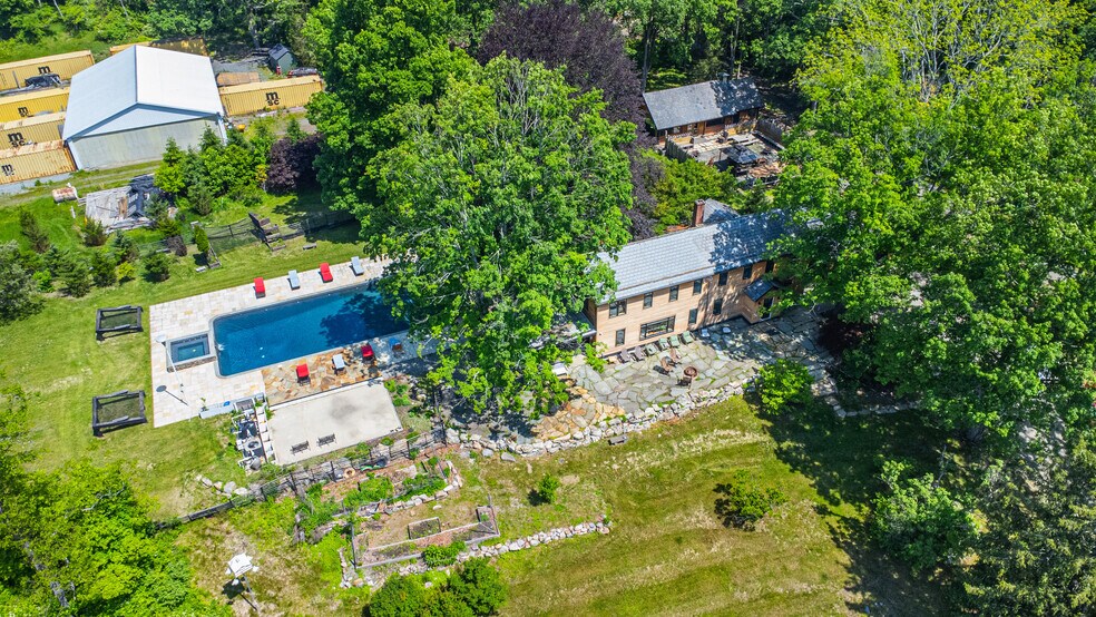 More Photos Of 62 Mount Pleasant Rd, Columbia Specialty For Sale