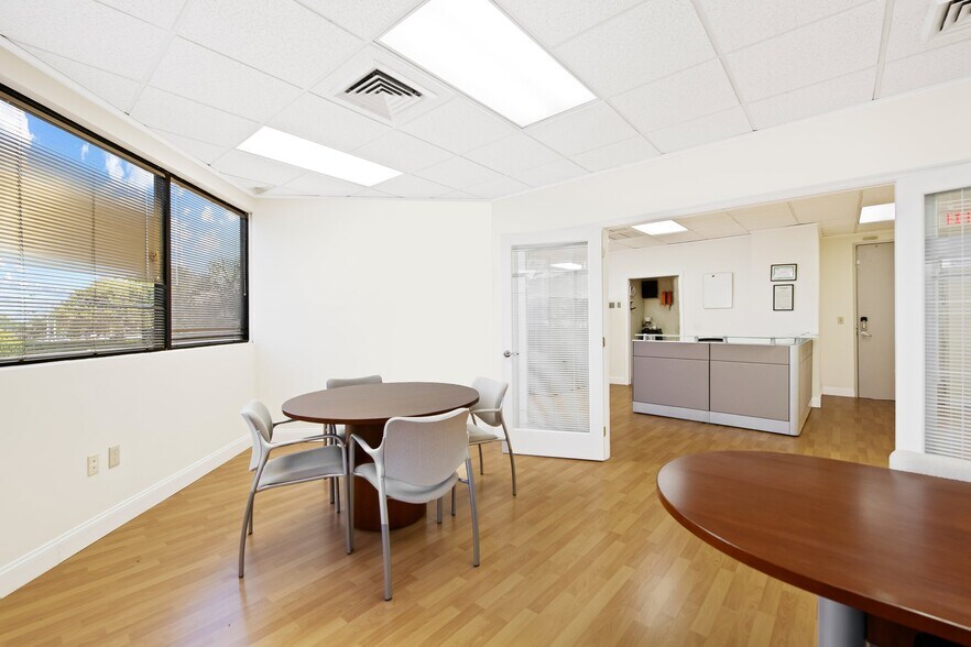 More Photos Of 3323 W Commercial Blvd, Fort Lauderdale Office For Sale