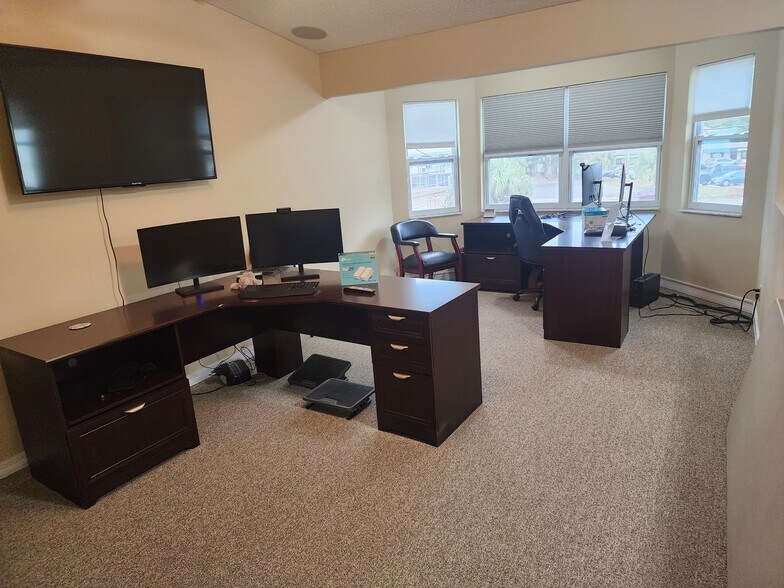 More Photos Of 2105 Drew St, Clearwater Office For Sale