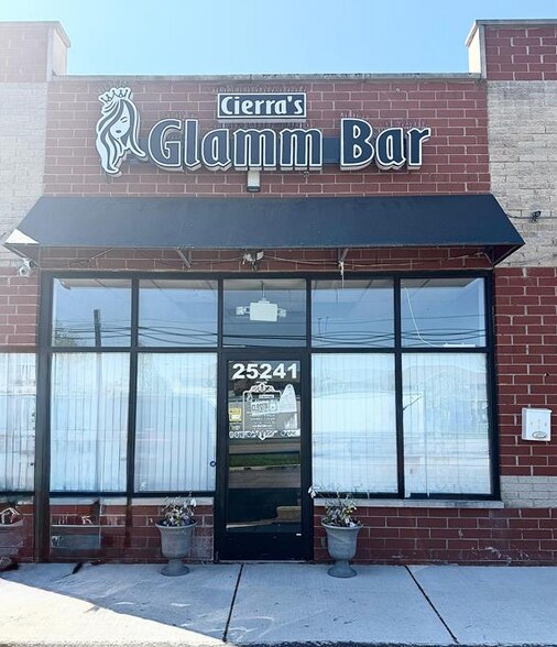 Primary Photo Of 25241-25251 Eureka Rd, Taylor Storefront Retail Office For Lease