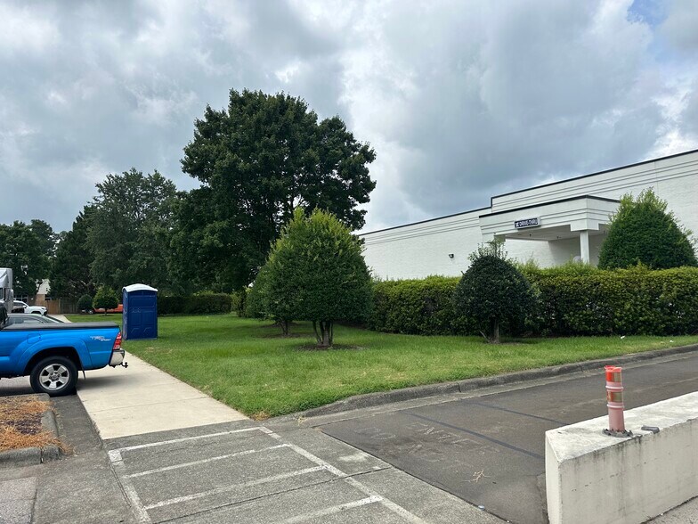 More Photos Of 1121 Falls of Neuse Rd, Raleigh Land For Lease