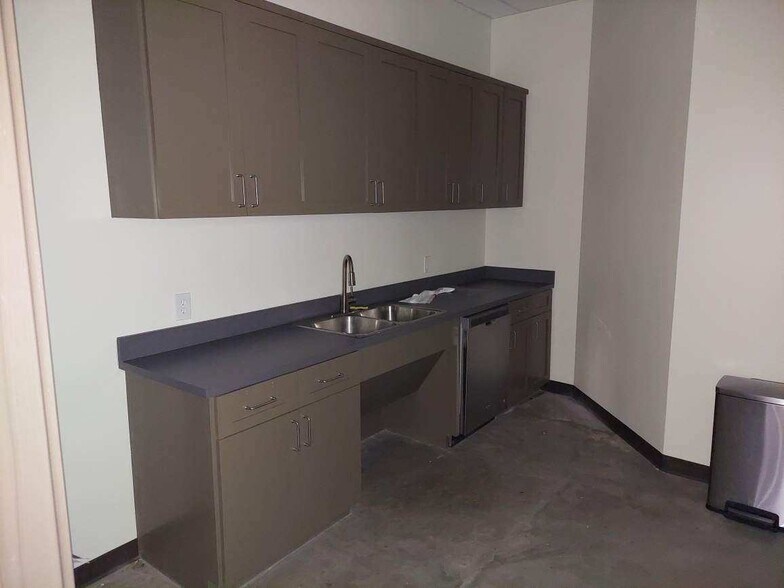 More Photos Of 5446 1st St, Katy Manufacturing For Lease