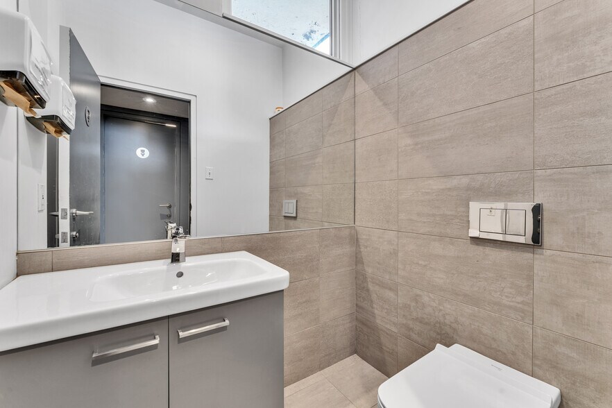 More Photos Of 43-45 Eccles St, Ottawa Office For Sale