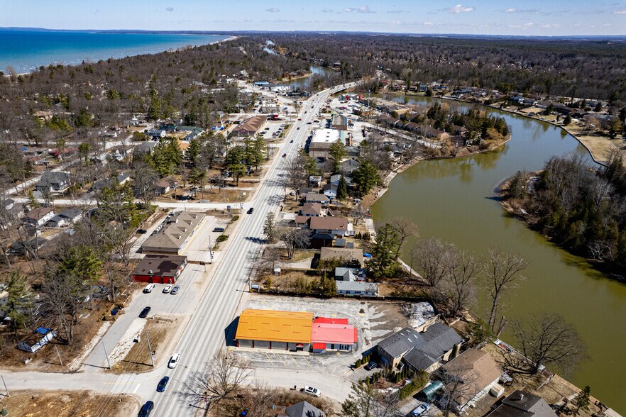 More Photos Of 1367 Mosley St, Wasaga Beach Office For Sale