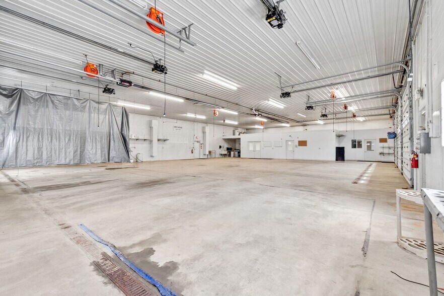 More Photos Of 200 Roosevelt St, Minerva Warehouse For Lease