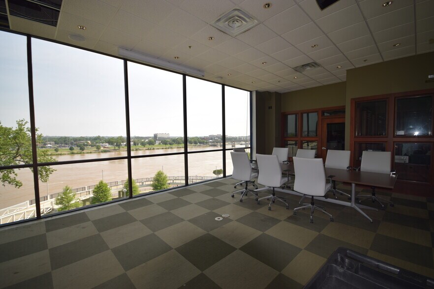More Photos Of 5 Statehouse Plz, Little Rock Office For Sale