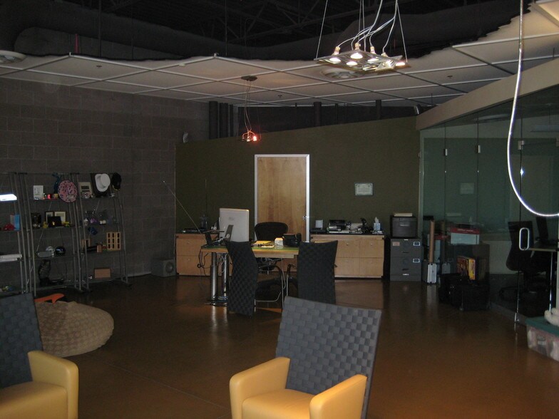 More Photos Of 420 S Smith Rd, Tempe Office For Sale