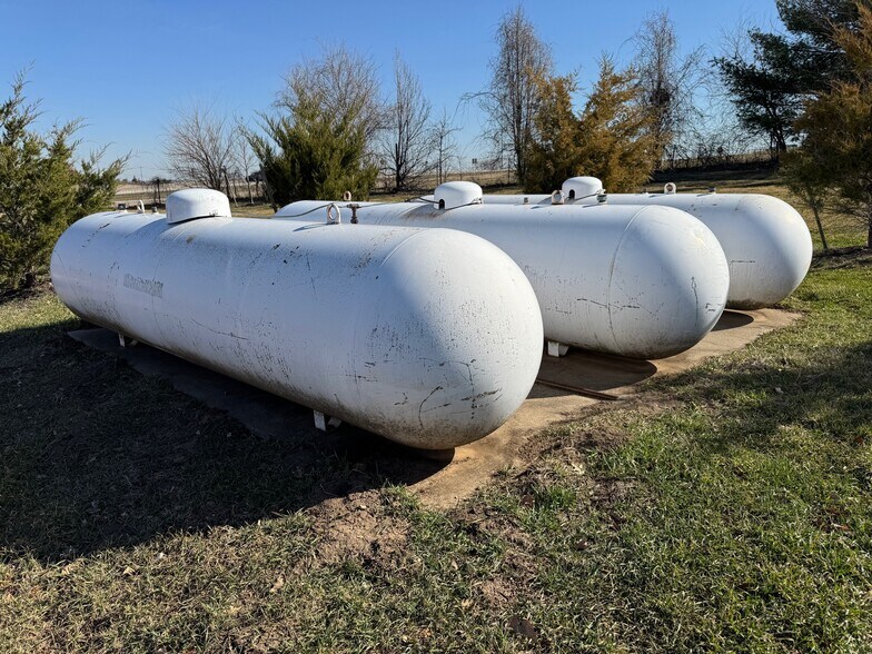 More Photos Of 6801 Hedge Lane Ter, Shawnee Showroom For Sale