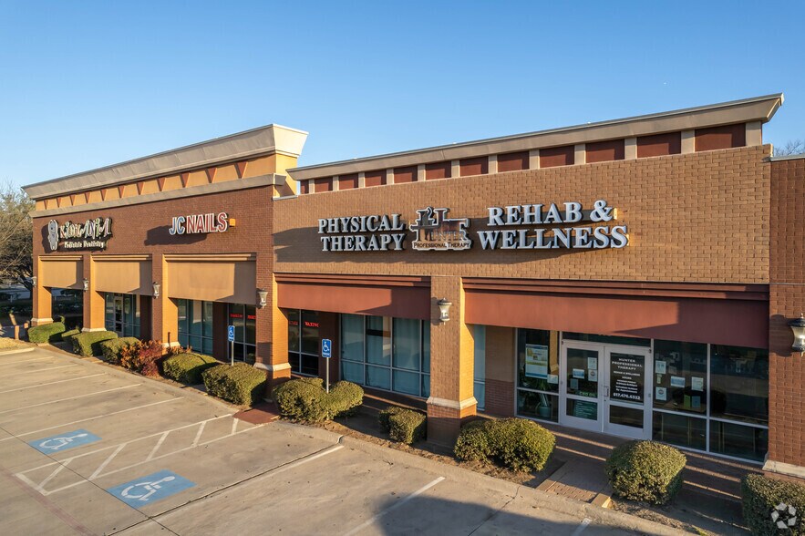 More Photos Of 3851 SW Green Oaks Blvd, Arlington Storefront Retail Office For Lease