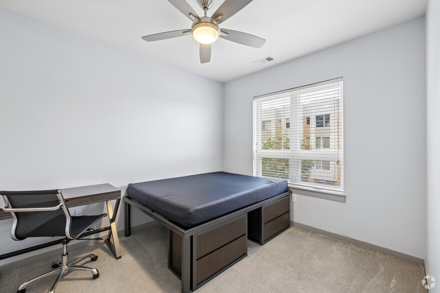 More Photos Of 919 E Genesee St, Syracuse Apartments For Lease