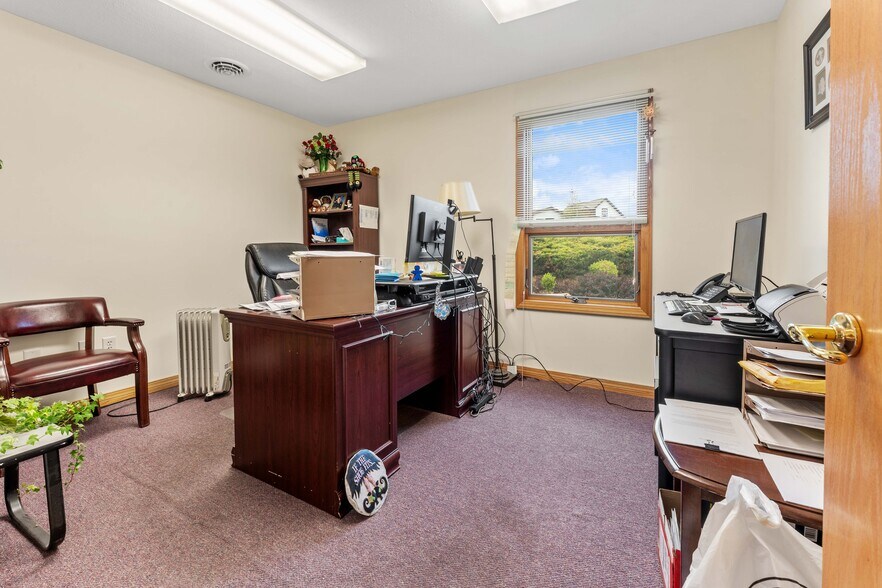 More Photos Of 725 N Pike St, Grafton Office For Sale