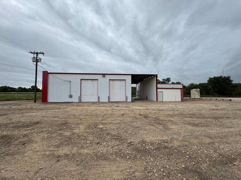 More Photos Of 9182 S US Highway 79, Palestine Service For Lease