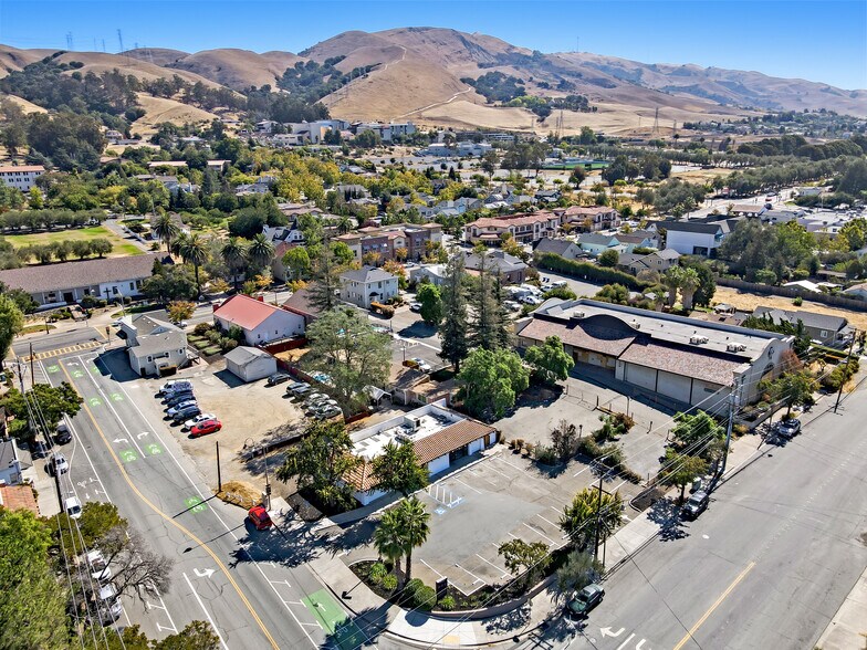 More Photos Of 190 Washington Blvd, Fremont Freestanding For Lease