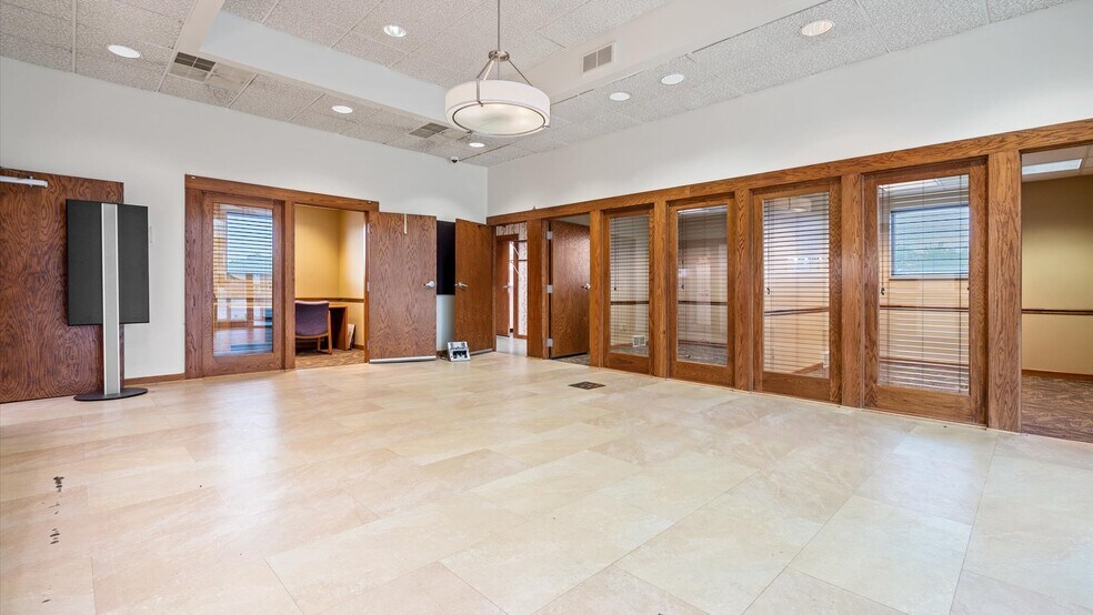 More Photos Of 2810 Maysville Pike, Zanesville Bank For Sale