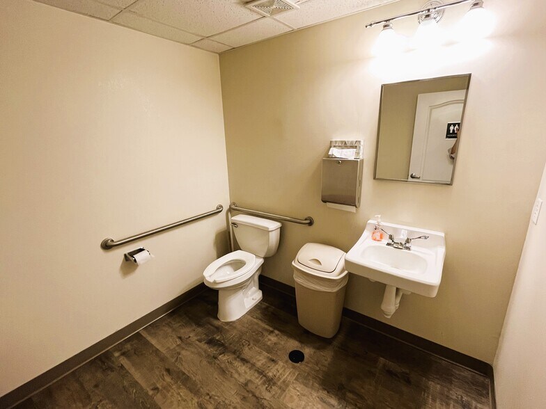 More Photos Of 206 N Central Ave, Eureka Office For Lease