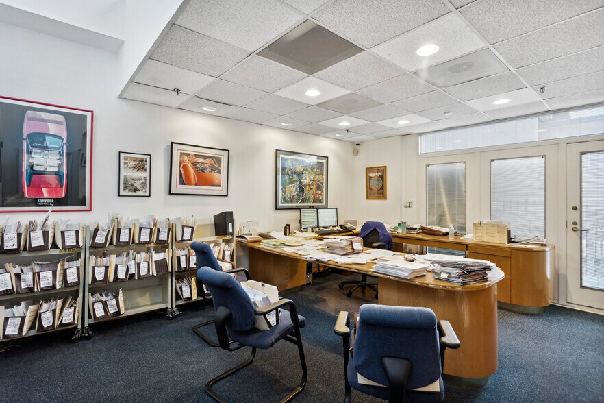 More Photos Of 2112 Walnut St, Philadelphia Office Residential For Sale