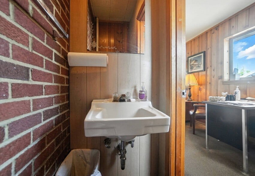 More Photos Of 5402-5404 N Main St, Dayton Office For Sale