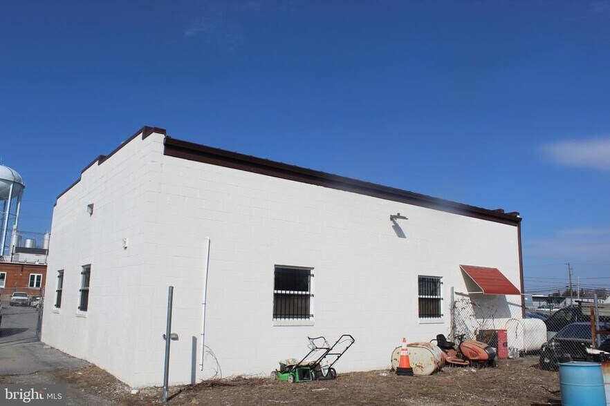 More Photos Of 706 N East St, Frederick Auto Repair For Lease
